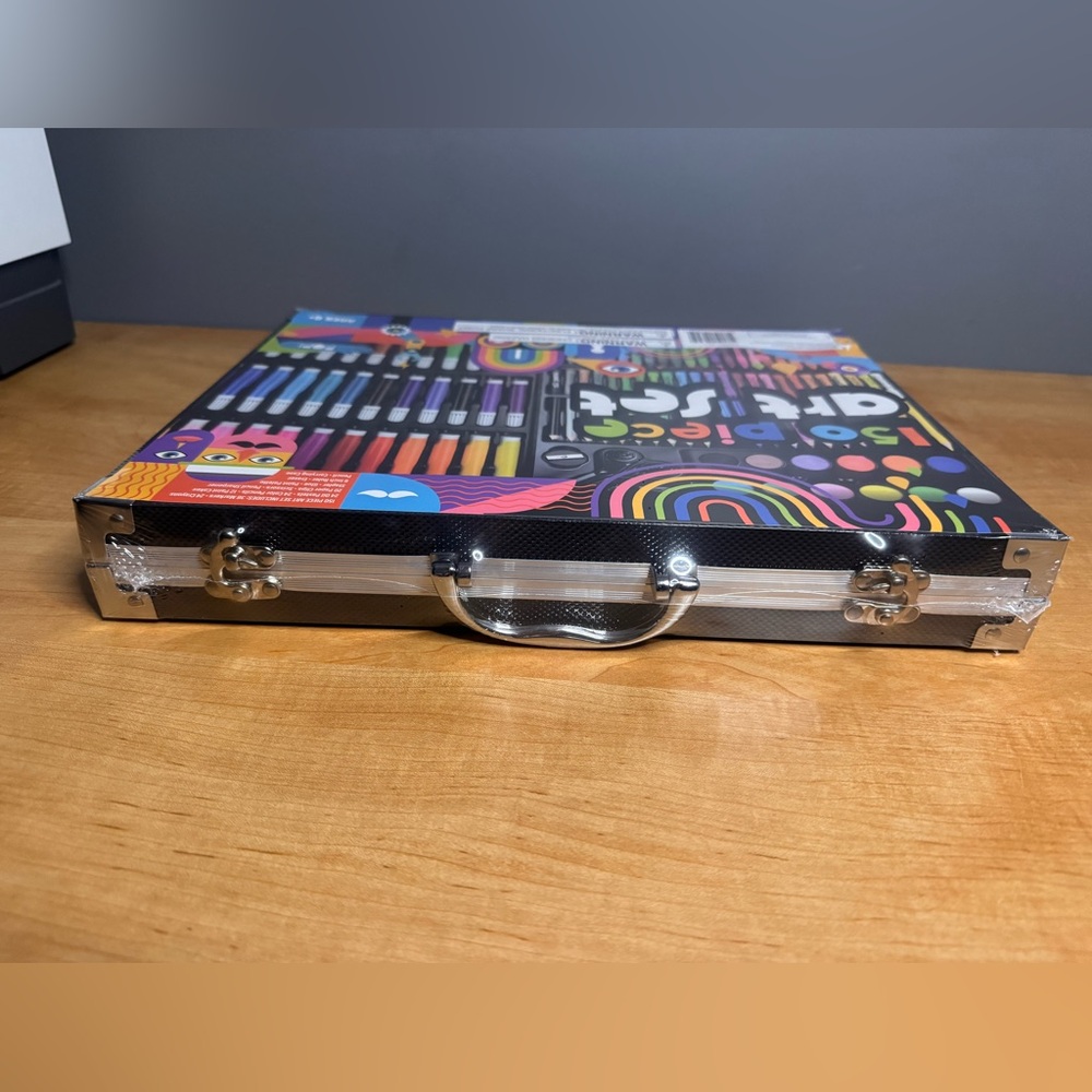 Art Set with Case - 150 pieces! - NEW - Picture 3 of 3